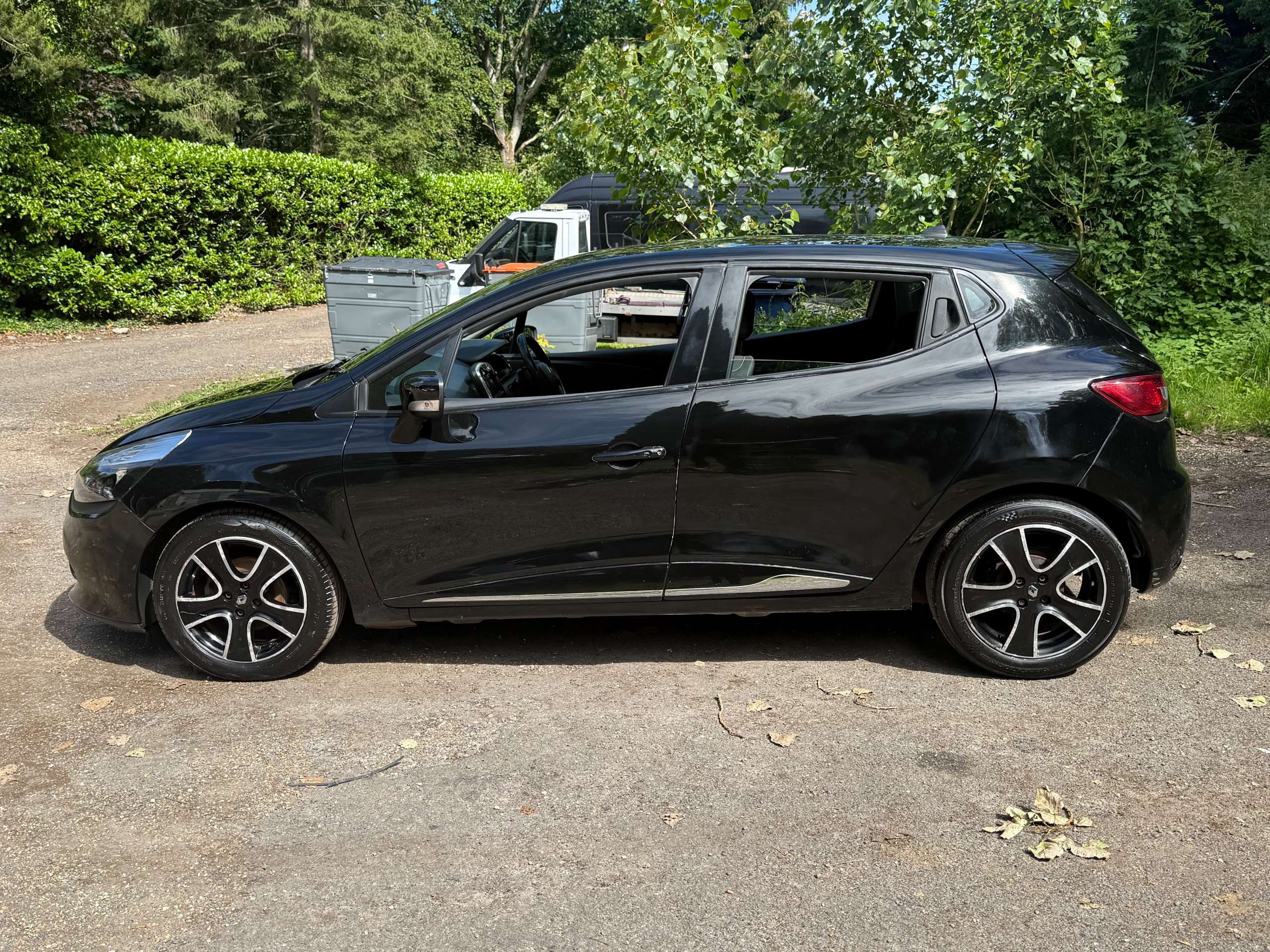 A 2014 RENAULT CLIO 1.2 16V Dynamique MediaNav Hatchback 5dr Petrol Manual Euro 5 (75 ps) A 2014 RENAULT CLIO 1.2 16V Dynamique MediaNav Hatchback 5dr Petrol Manual Euro 5 (75 ps)