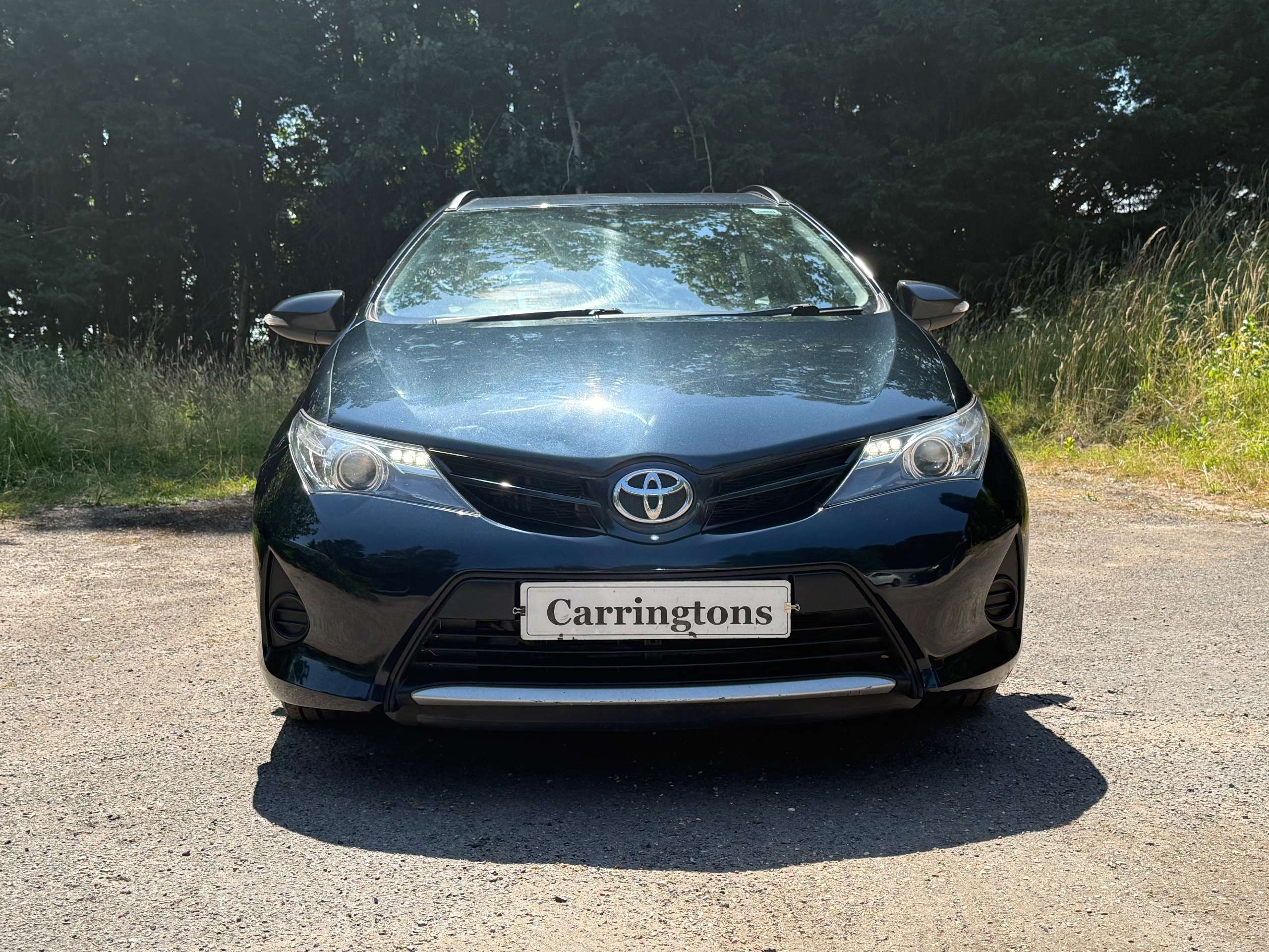 A 2015 TOYOTA AURIS 1.4 D-4D Active Touring Sports 5dr Diesel Manual Euro 5 (s/s) (90 ps) A 2015 TOYOTA AURIS 1.4 D-4D Active Touring Sports 5dr Diesel Manual Euro 5 (s/s) (90 ps)