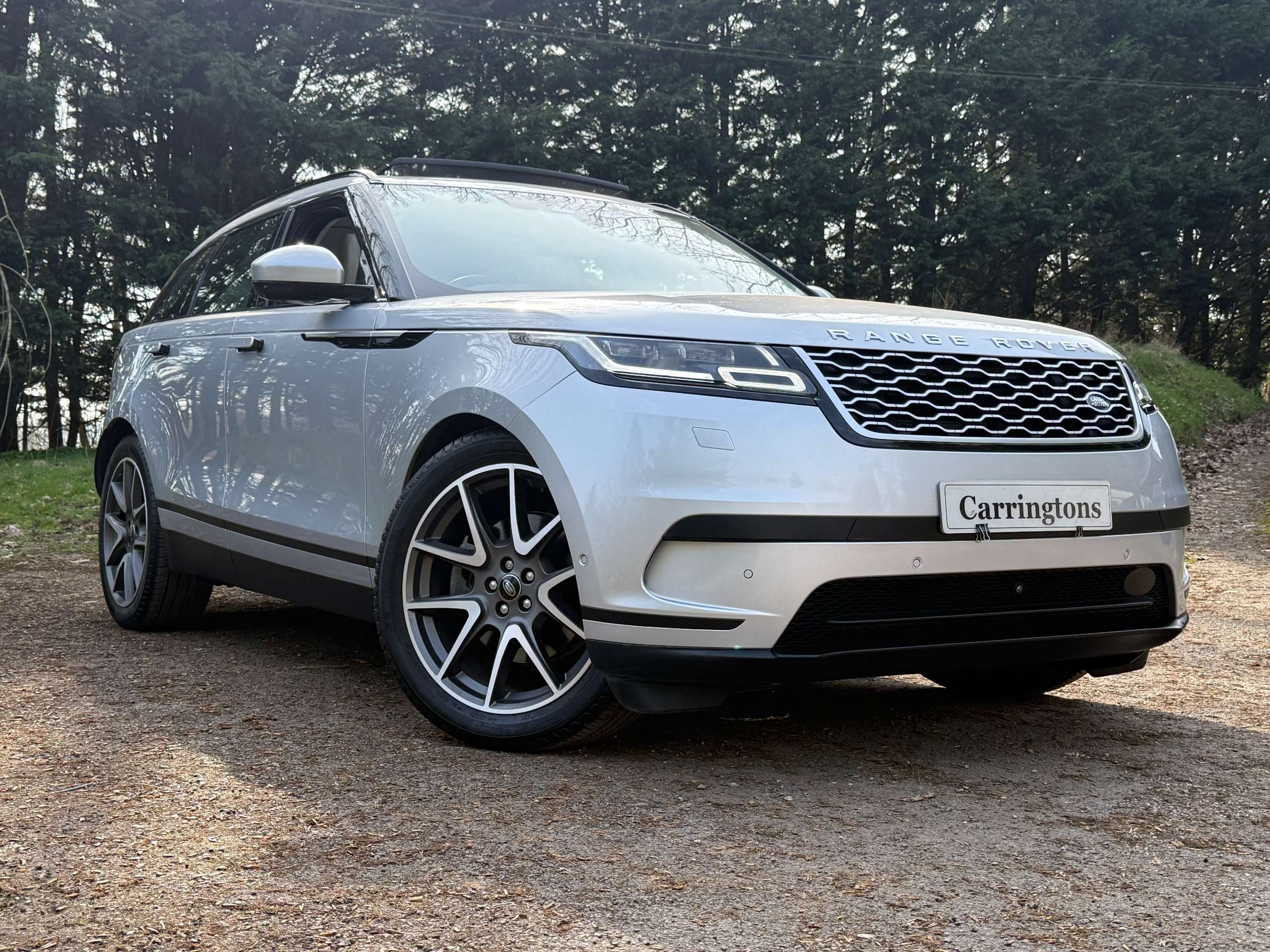 A 2021 LAND ROVER RANGE ROVER VELAR 2.0 P250 HSE SUV 5dr Petrol Auto 4WD Euro 6 (s/s) (249 ps) A 2021 LAND ROVER RANGE ROVER VELAR 2.0 P250 HSE SUV 5dr Petrol Auto 4WD Euro 6 (s/s) (249 ps)