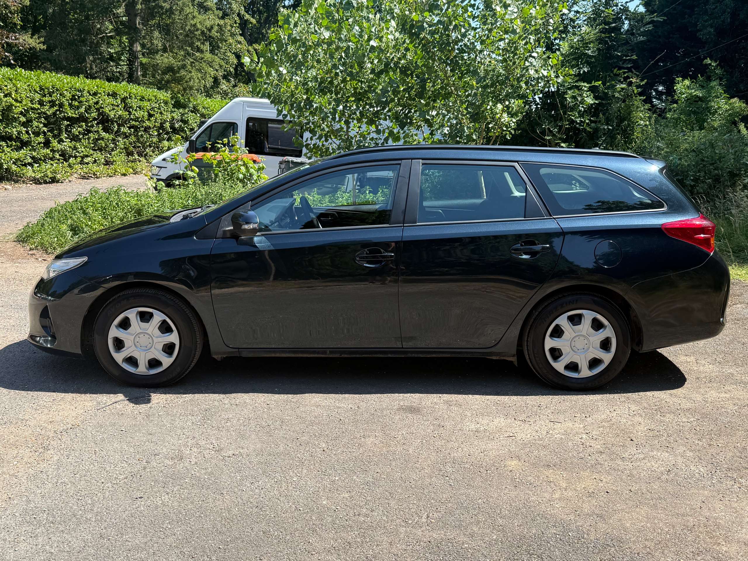A 2015 TOYOTA AURIS 1.4 D-4D Active Touring Sports 5dr Diesel Manual Euro 5 (s/s) (90 ps) A 2015 TOYOTA AURIS 1.4 D-4D Active Touring Sports 5dr Diesel Manual Euro 5 (s/s) (90 ps)