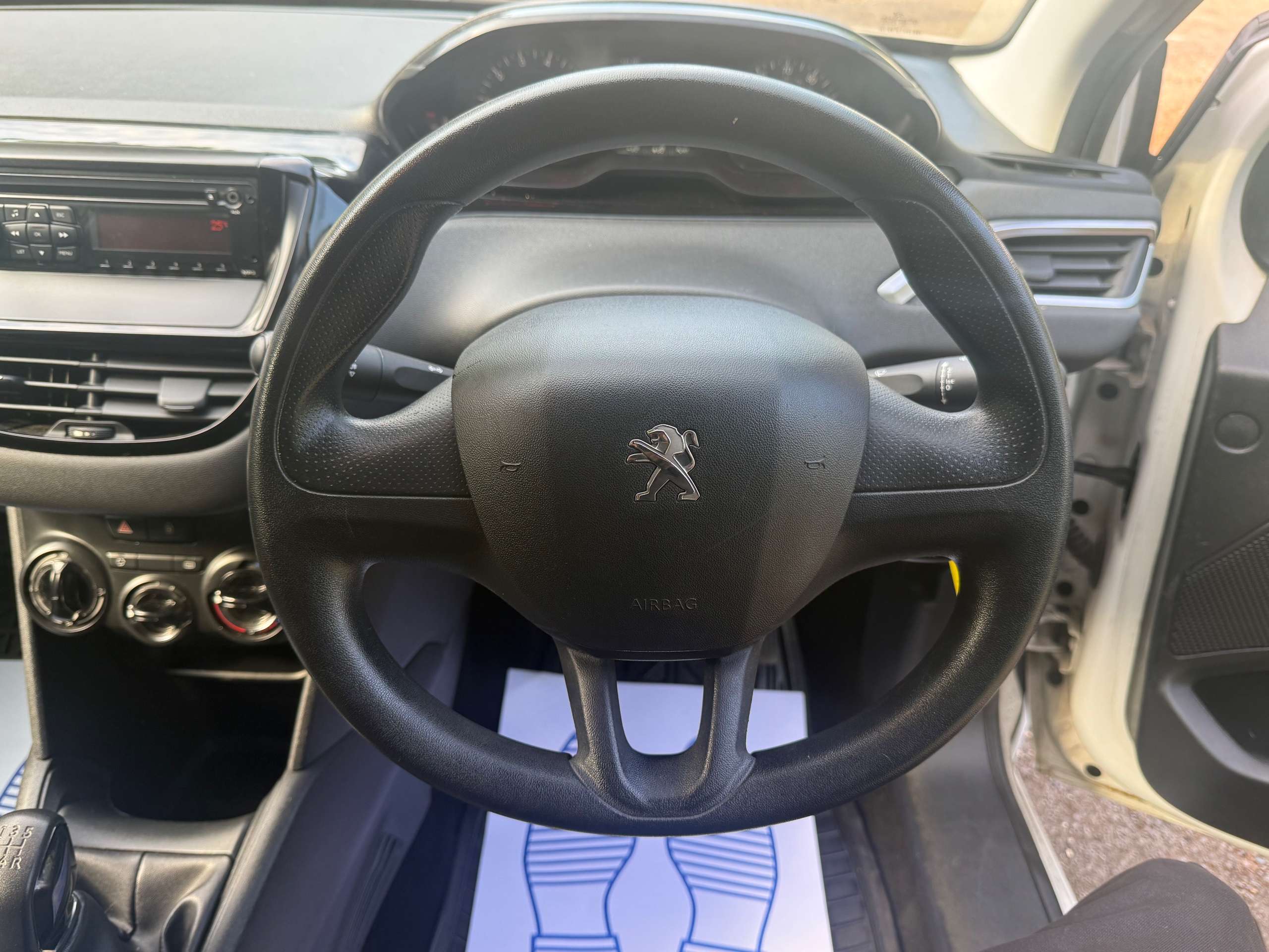 2012 PEUGEOT 208 2012 PEUGEOT 208