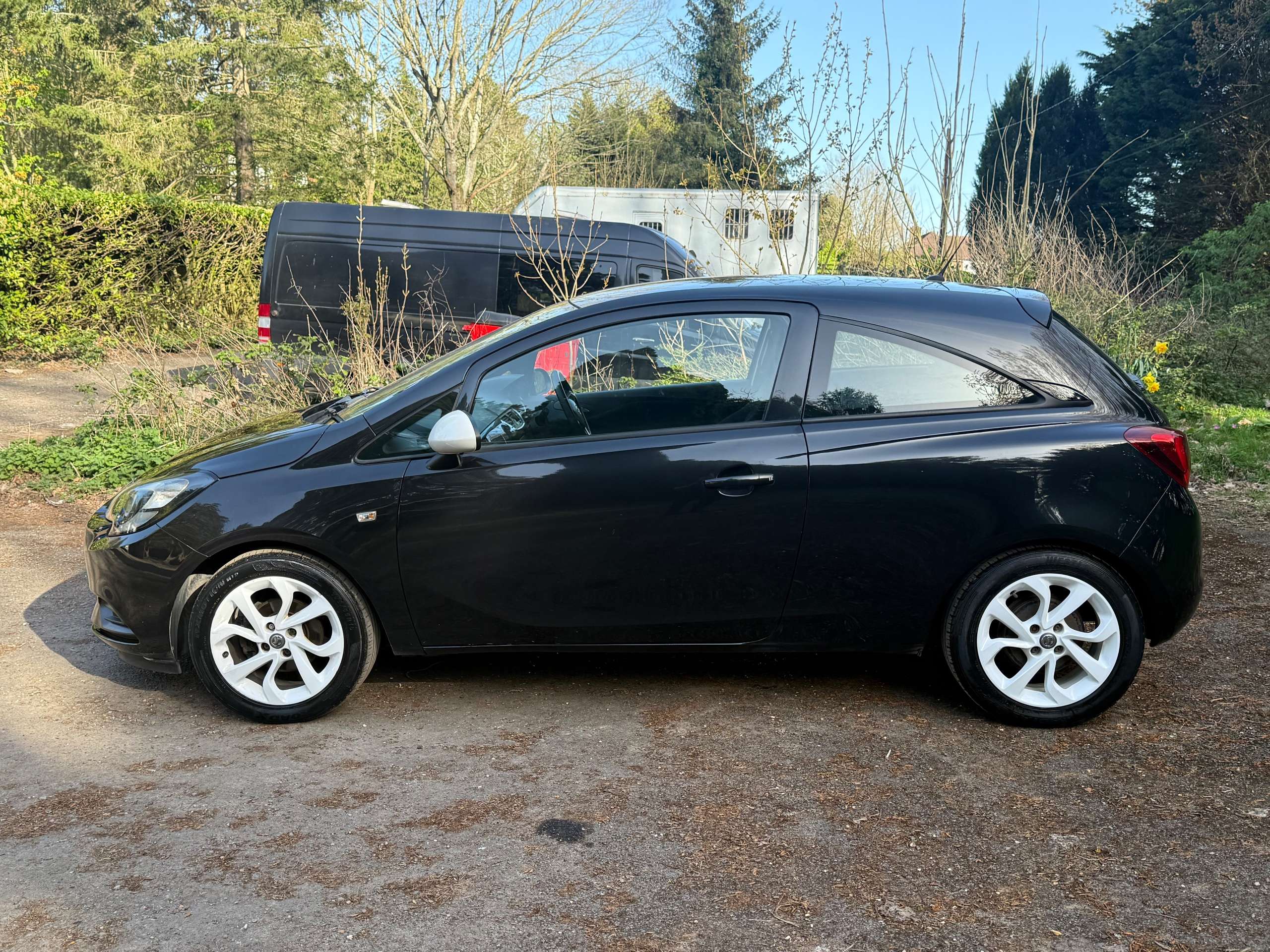 A 2015 VAUXHALL CORSA 1.2i Sting Hatchback 3dr Petrol Manual Euro 6 (70 ps) A 2015 VAUXHALL CORSA 1.2i Sting Hatchback 3dr Petrol Manual Euro 6 (70 ps)