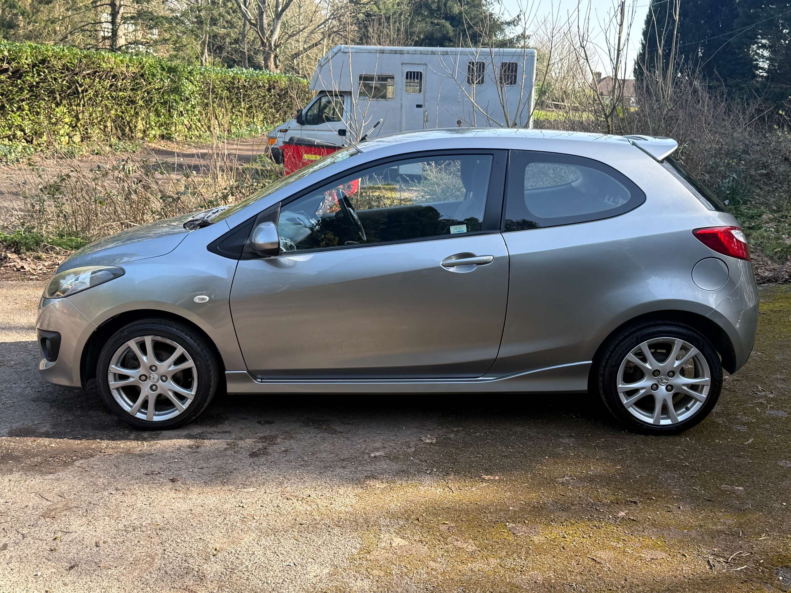 A 2010 MAZDA MAZDA2 1.3 Tamura Hatchback 3dr Petrol Manual Euro 4 (86 ps) A 2010 MAZDA MAZDA2 1.3 Tamura Hatchback 3dr Petrol Manual Euro 4 (86 ps)
