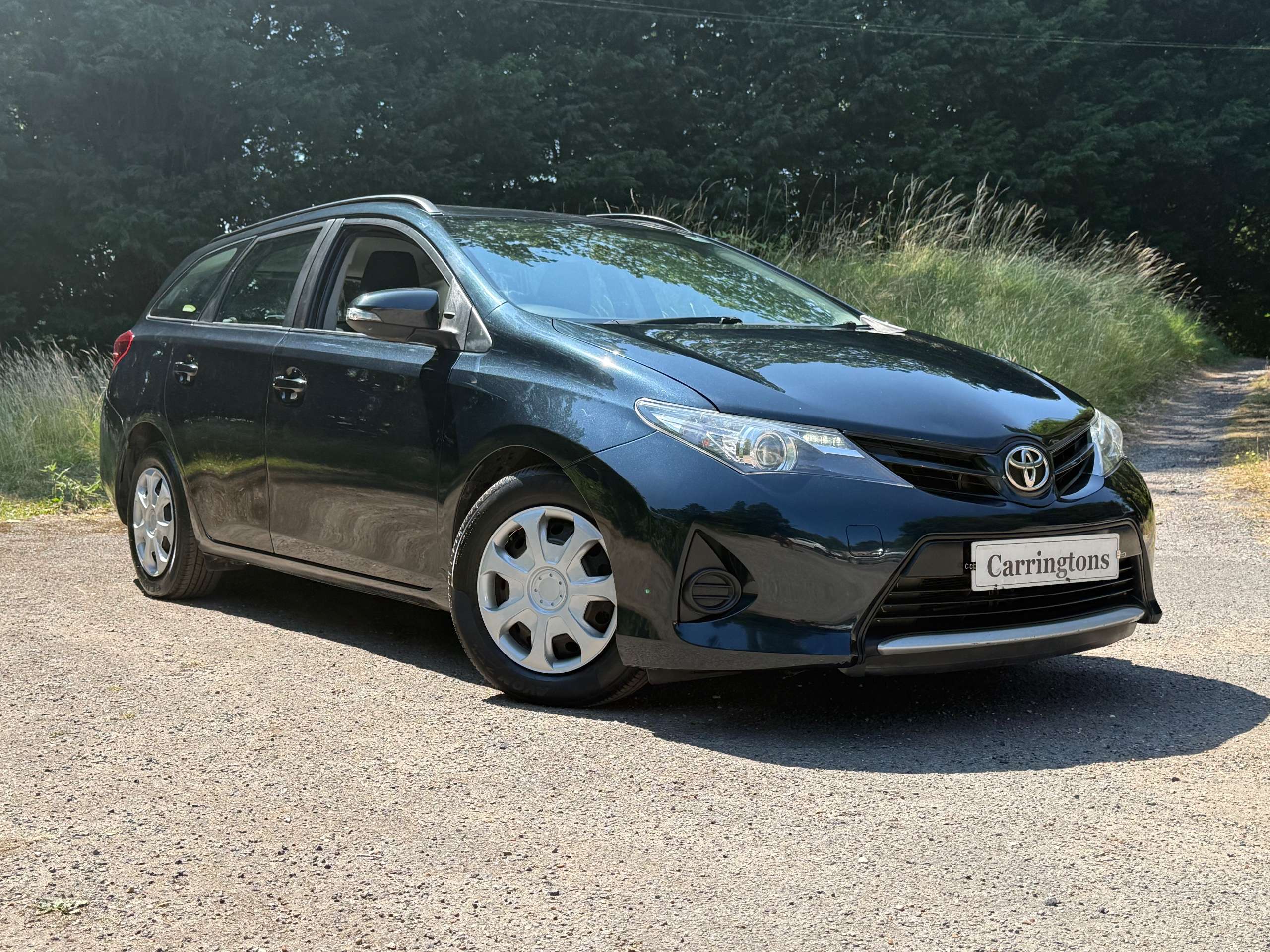 A 2015 TOYOTA AURIS 1.4 D-4D Active Touring Sports 5dr Diesel Manual Euro 5 (s/s) (90 ps) A 2015 TOYOTA AURIS 1.4 D-4D Active Touring Sports 5dr Diesel Manual Euro 5 (s/s) (90 ps)