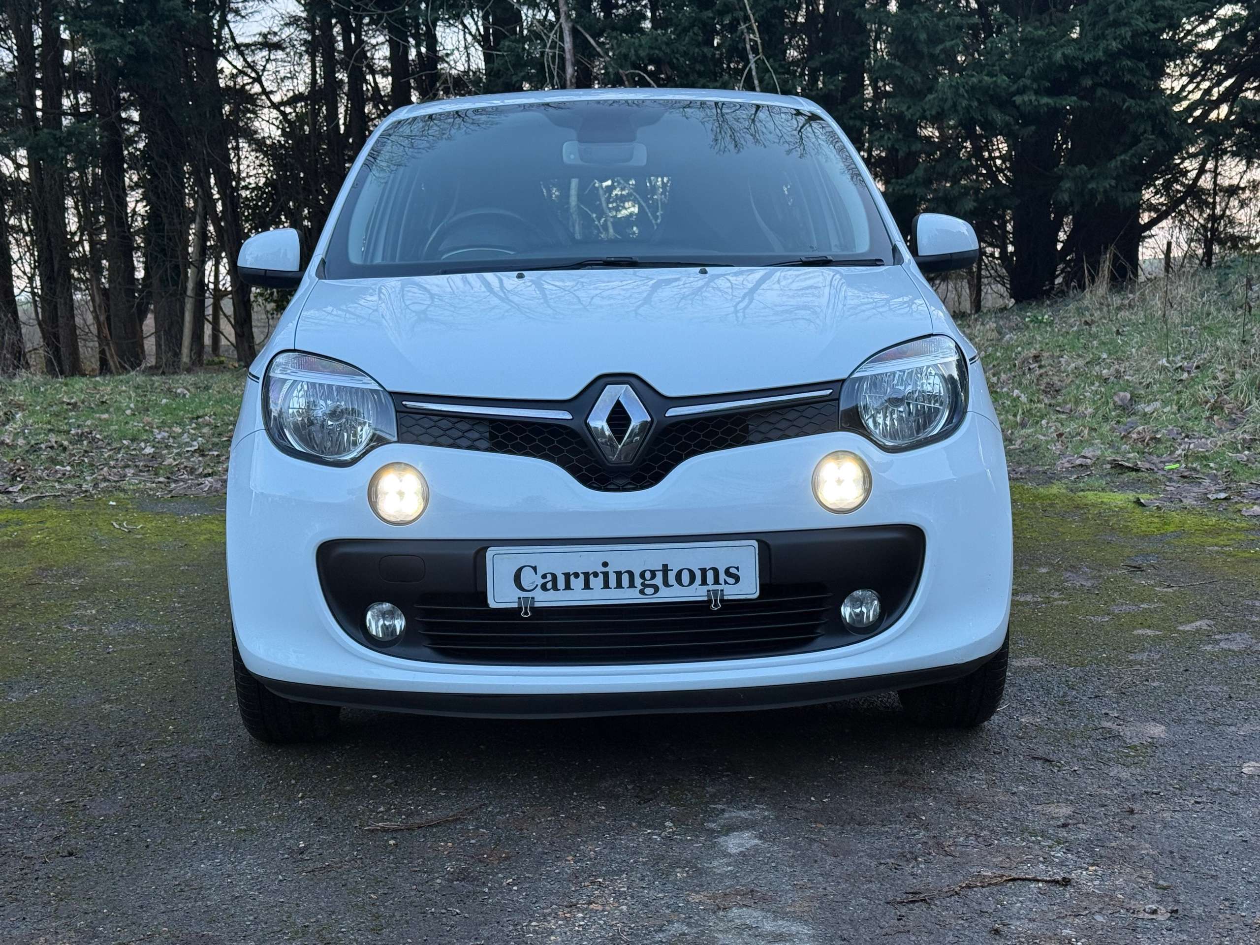 A 2015 RENAULT TWINGO 1.0 SCe Dynamique Hatchback 5dr Petrol Manual Euro 6 (s/s) (70 ps) A 2015 RENAULT TWINGO 1.0 SCe Dynamique Hatchback 5dr Petrol Manual Euro 6 (s/s) (70 ps)