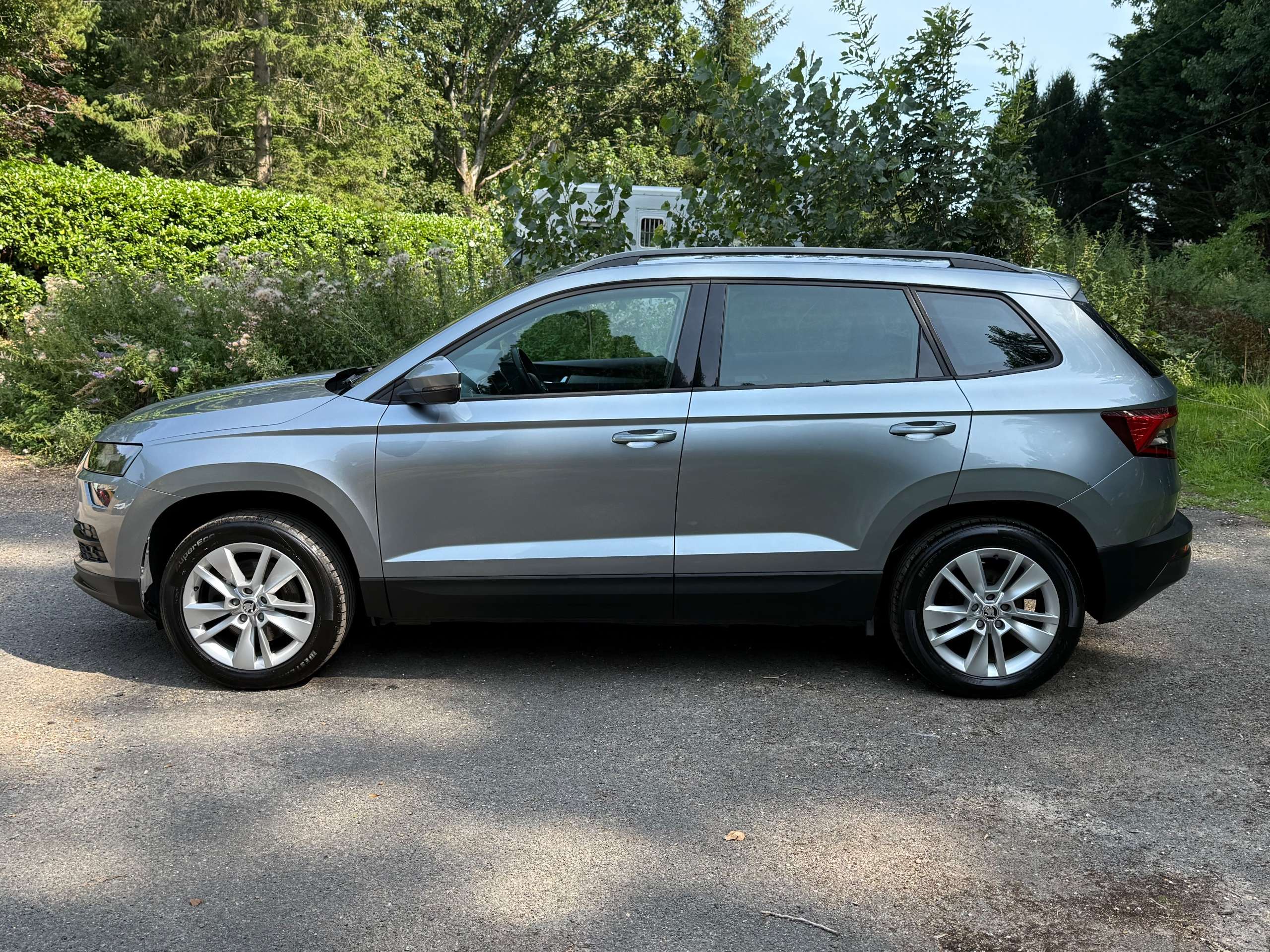 A 2018 SKODA KAROQ 1.0 TSI SE Technology SUV 5dr Petrol Manual Euro 6 (s/s) (115 ps) A 2018 SKODA KAROQ 1.0 TSI SE Technology SUV 5dr Petrol Manual Euro 6 (s/s) (115 ps)