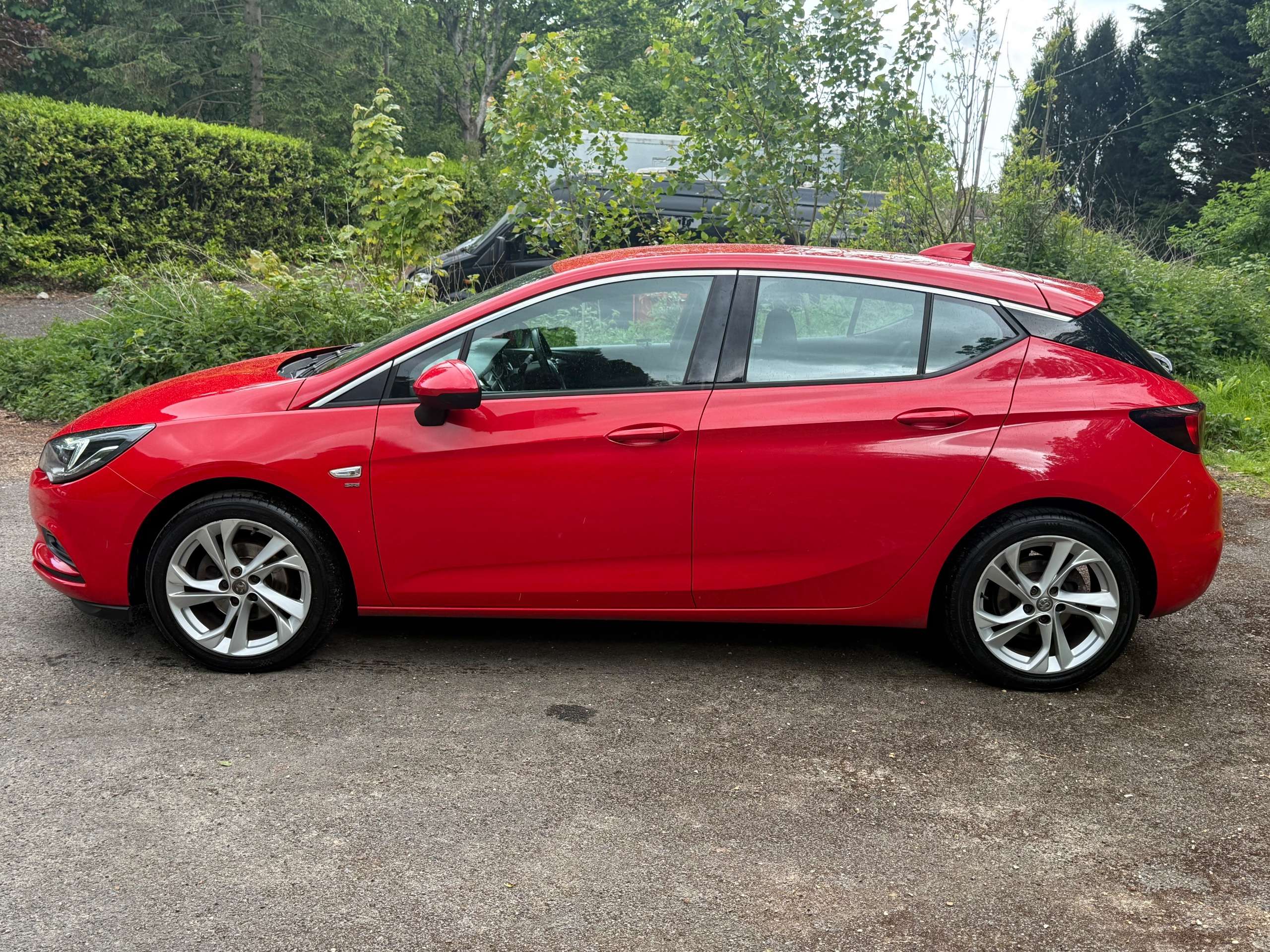 A 2016 VAUXHALL ASTRA 1.0i Turbo ecoFLEX SRi Nav Hatchback 5dr Petrol Manual Euro 6 (s/s) (105 ps) A 2016 VAUXHALL ASTRA 1.0i Turbo ecoFLEX SRi Nav Hatchback 5dr Petrol Manual Euro 6 (s/s) (105 ps)