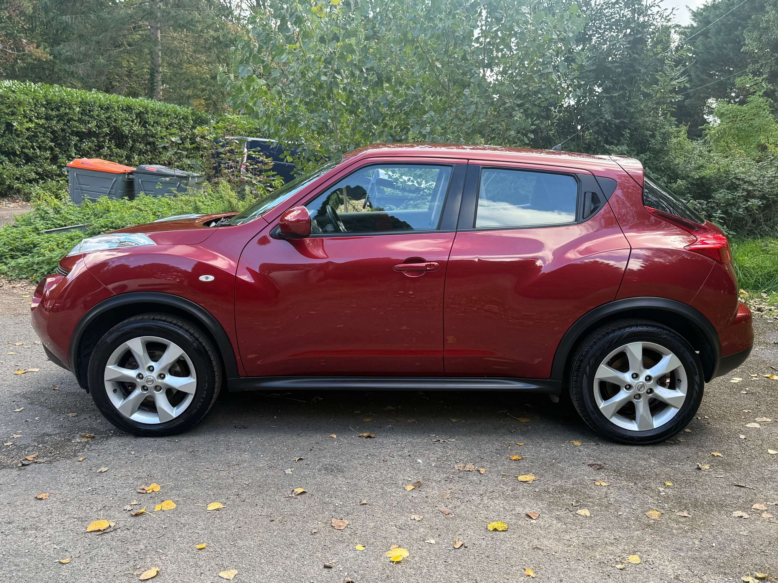 A 2011 NISSAN JUKE 1.6 Acenta SUV 5dr Petrol Manual Euro 5 (117 ps) A 2011 NISSAN JUKE 1.6 Acenta SUV 5dr Petrol Manual Euro 5 (117 ps)