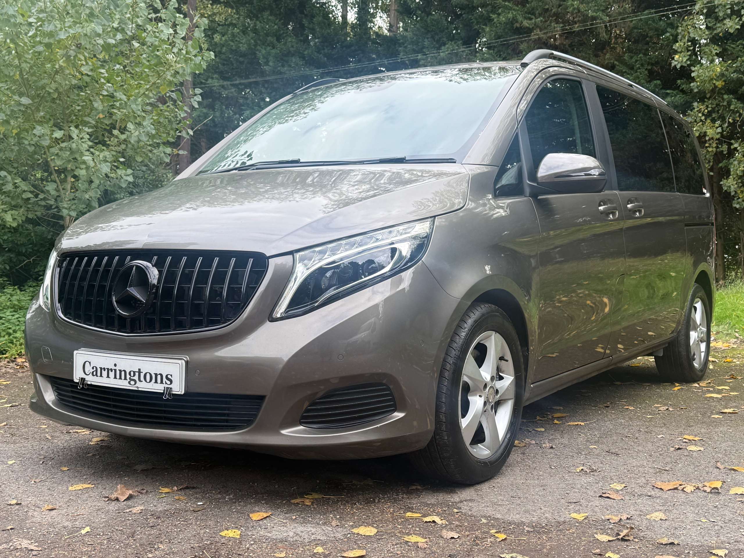 A 2015 MERCEDES-BENZ V CLASS 2.2 V220d BlueTEC SE MPV 5dr Diesel G-Tronic+ Euro 6 (s/s) 7 Seat (163 ps) A 2015 MERCEDES-BENZ V CLASS 2.2 V220d BlueTEC SE MPV 5dr Diesel G-Tronic+ Euro 6 (s/s) 7 Seat (163 ps)