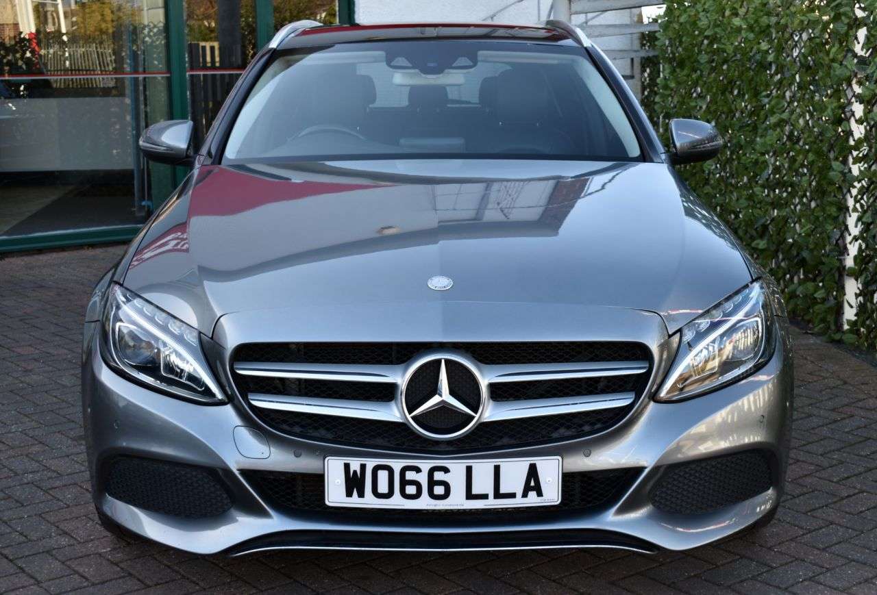 A 2017 MERCEDES-BENZ C-CLASS C200d SPORT PREMIUM ESTATE 7G-TRONIC AUTO 134 BHP (EURO 6) Memory Pack / Pa A 2017 MERCEDES-BENZ C-CLASS C200d SPORT PREMIUM ESTATE 7G-TRONIC AUTO 134 BHP (EURO 6) Memory Pack / Pa
