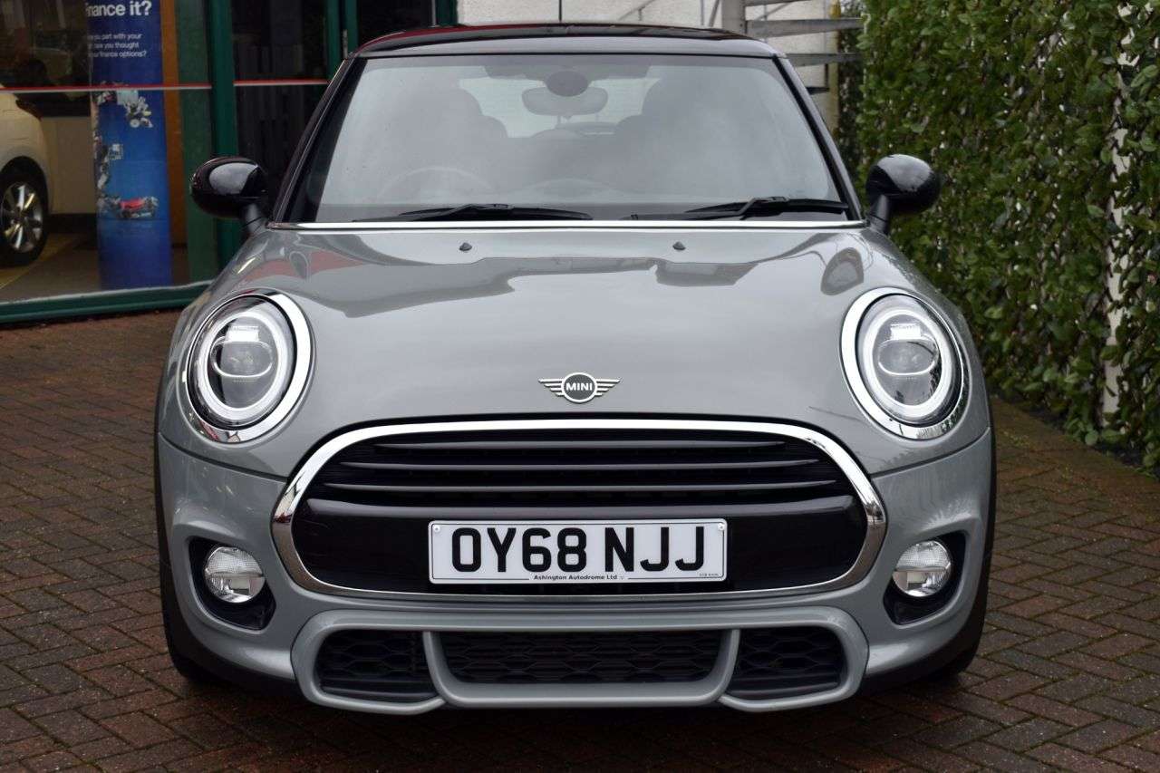 A 2018 MINI HATCH 1.5 COOPER JCW PACK 3 DOOR 6-SPEED 135 BHP (EURO 6) Navigation / Apple CarP A 2018 MINI HATCH 1.5 COOPER JCW PACK 3 DOOR 6-SPEED 135 BHP (EURO 6) Navigation / Apple CarP