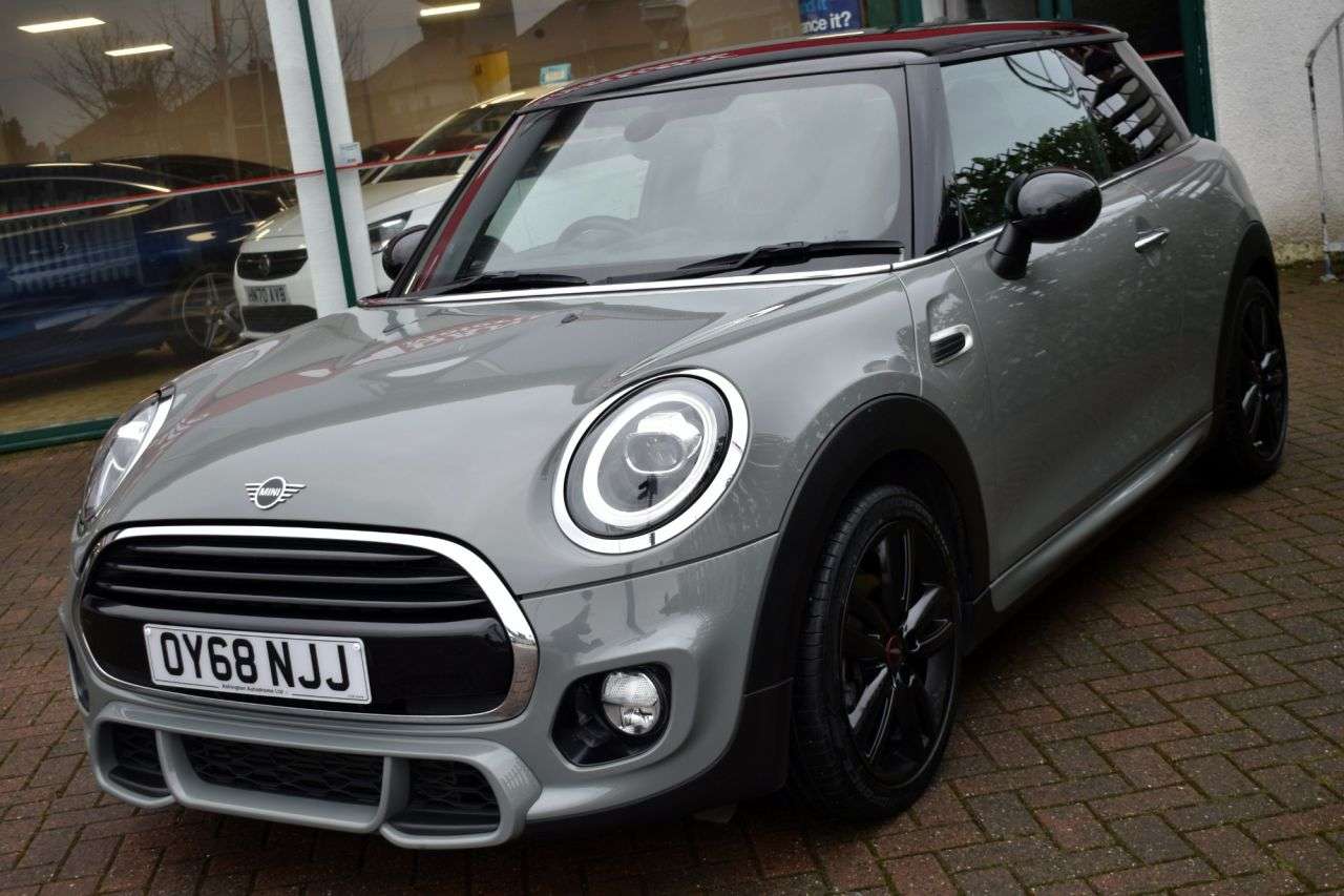 A 2018 MINI HATCH 1.5 COOPER JCW PACK 3 DOOR 6-SPEED 135 BHP (EURO 6) Navigation / Apple CarP A 2018 MINI HATCH 1.5 COOPER JCW PACK 3 DOOR 6-SPEED 135 BHP (EURO 6) Navigation / Apple CarP