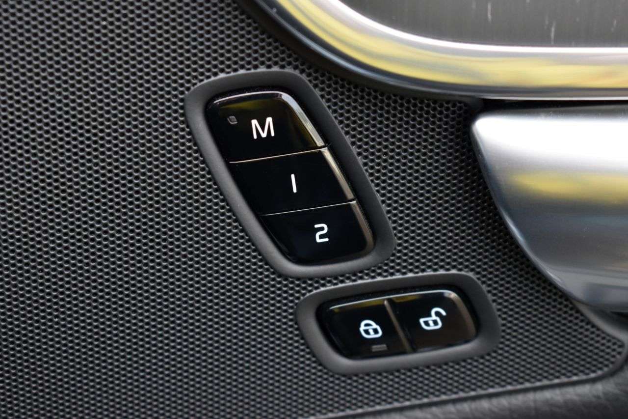 2017 VOLVO V90 2017 VOLVO V90