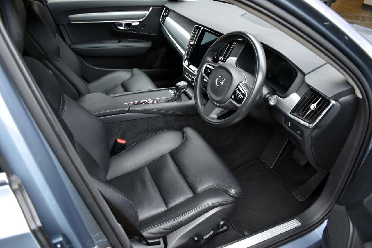 2017 VOLVO V90 2017 VOLVO V90