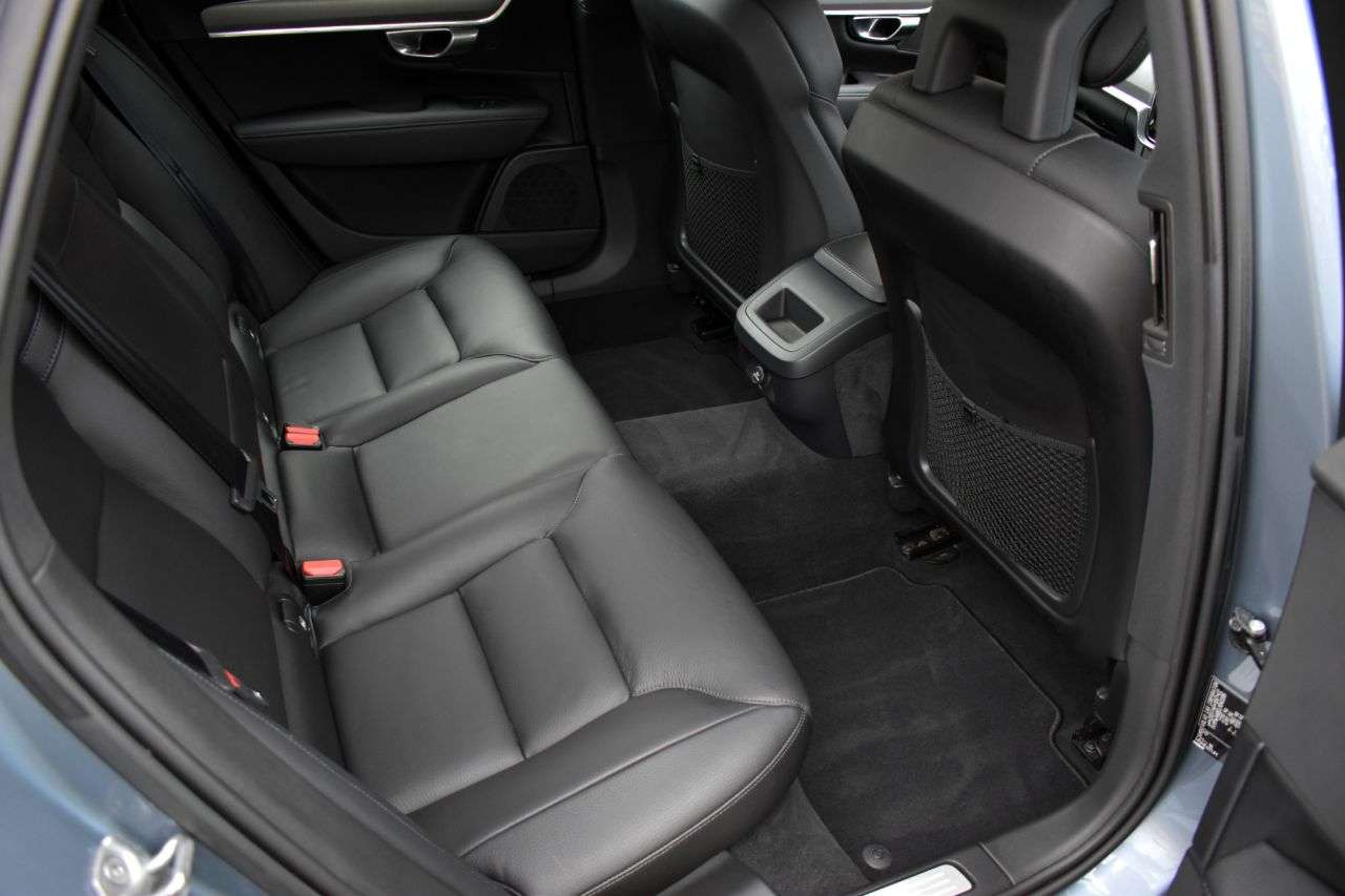 2017 VOLVO V90 2017 VOLVO V90