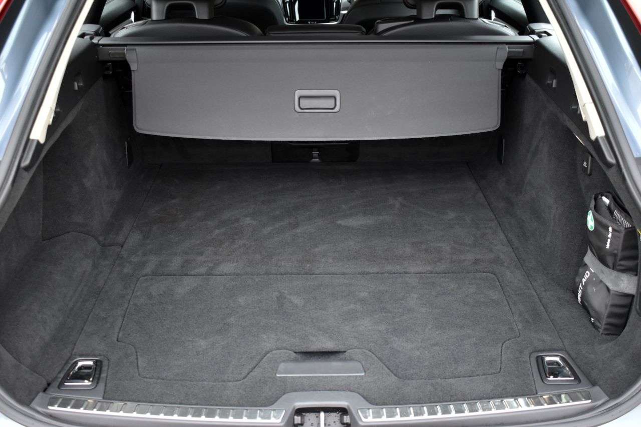 2017 VOLVO V90 2017 VOLVO V90