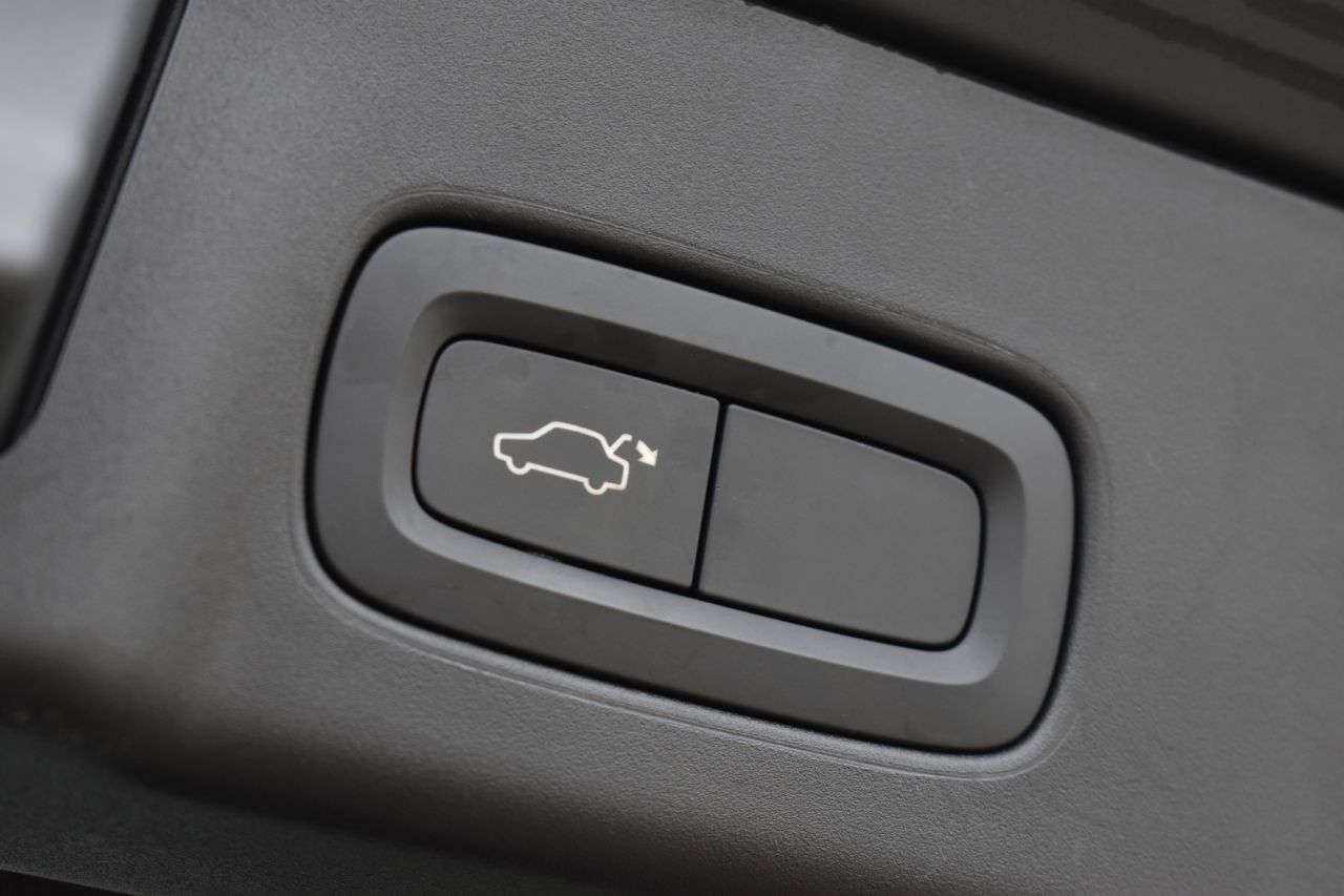 2017 VOLVO V90 2017 VOLVO V90