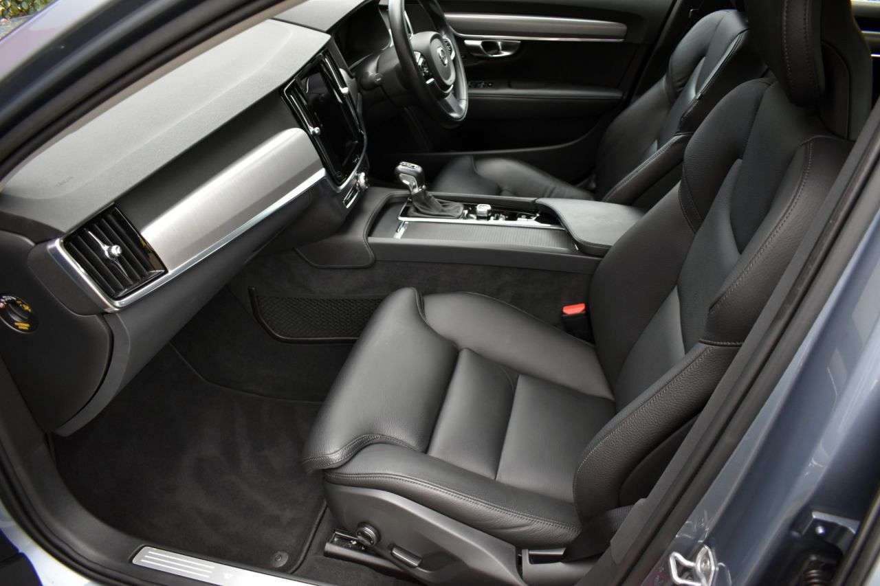 2017 VOLVO V90 2017 VOLVO V90