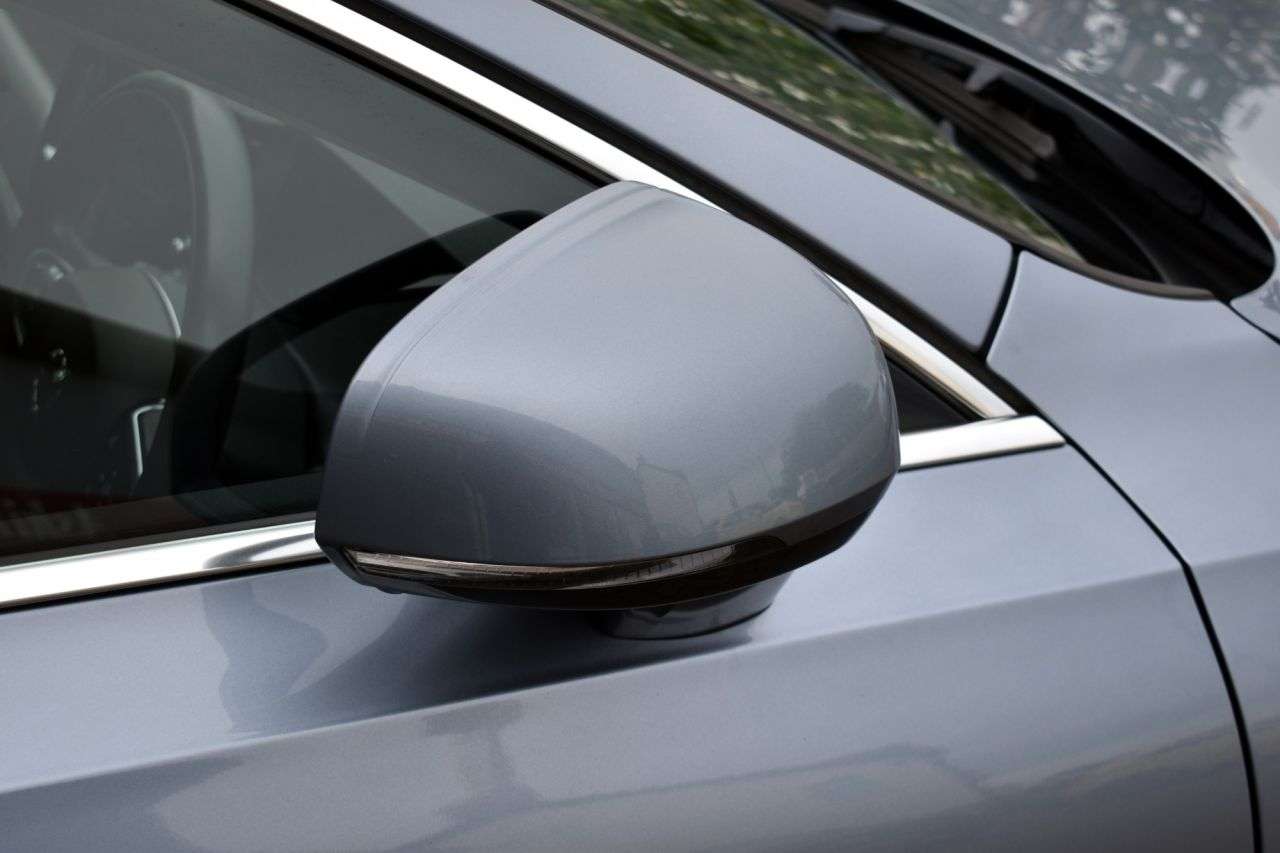 2017 VOLVO V90 2017 VOLVO V90