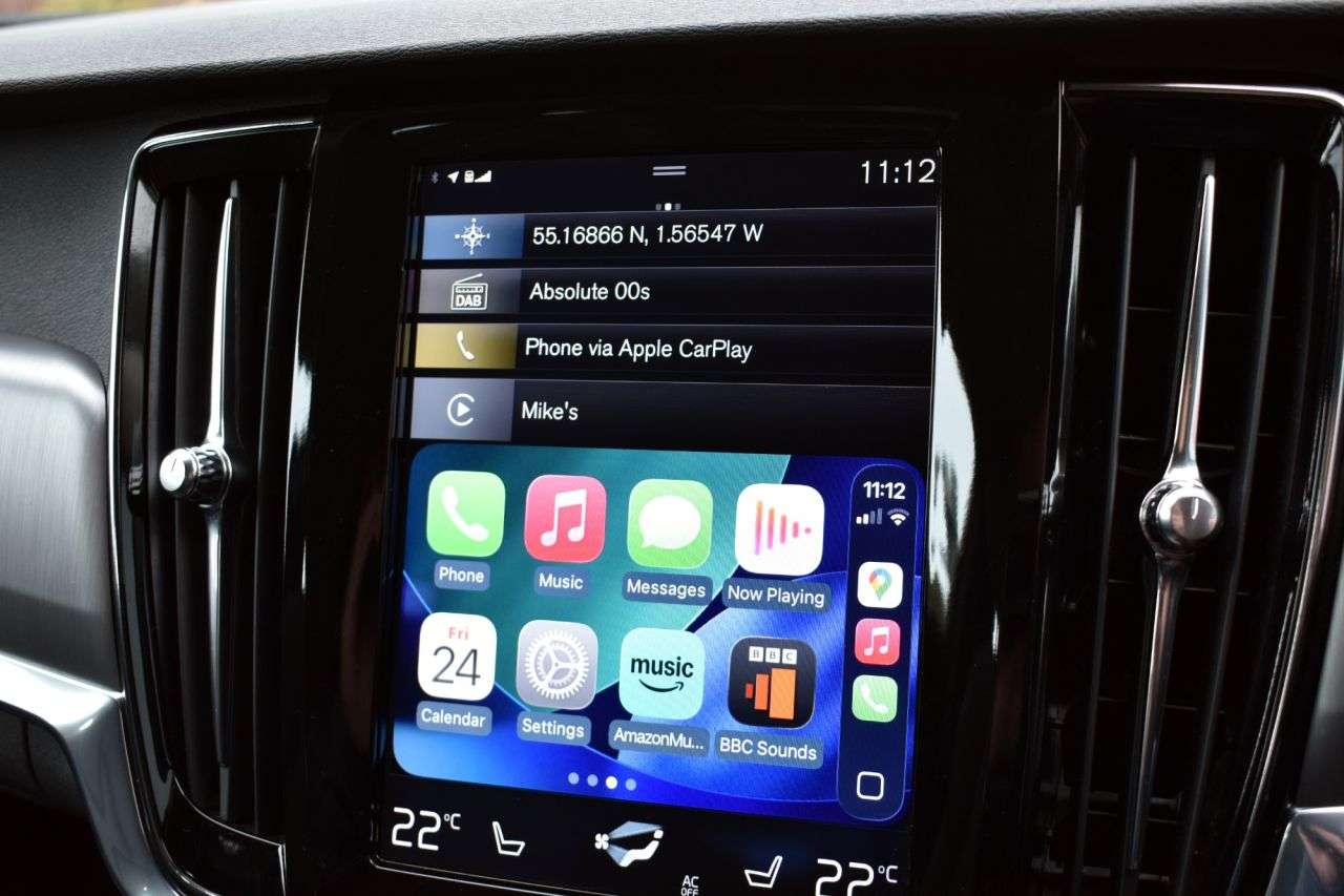 2017 VOLVO V90 2017 VOLVO V90