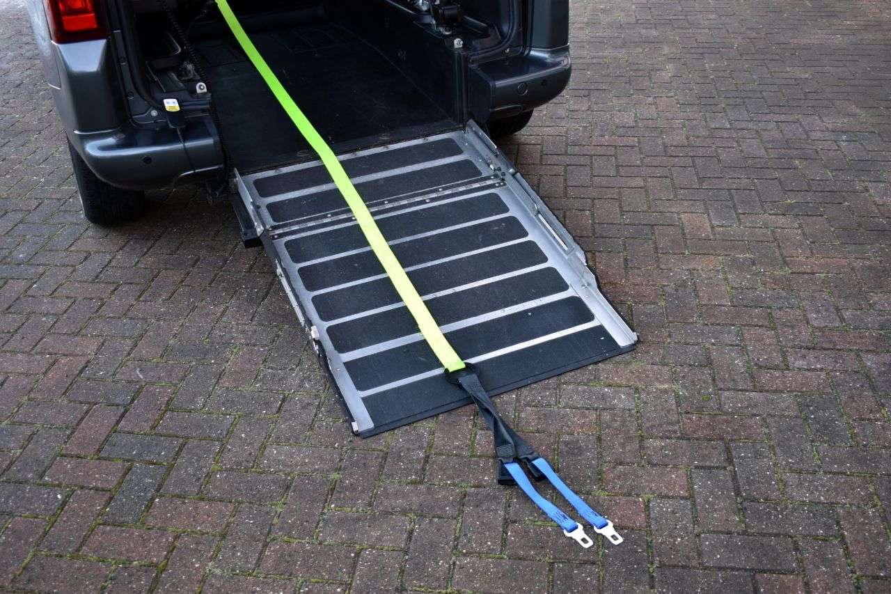 2015 PEUGEOT PARTNER TEPEE 2015 PEUGEOT PARTNER TEPEE