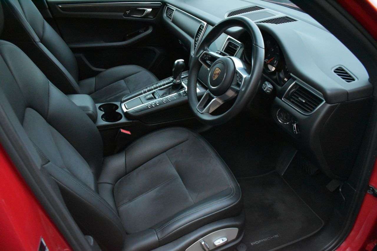 2018 PORSCHE MACAN 2018 PORSCHE MACAN