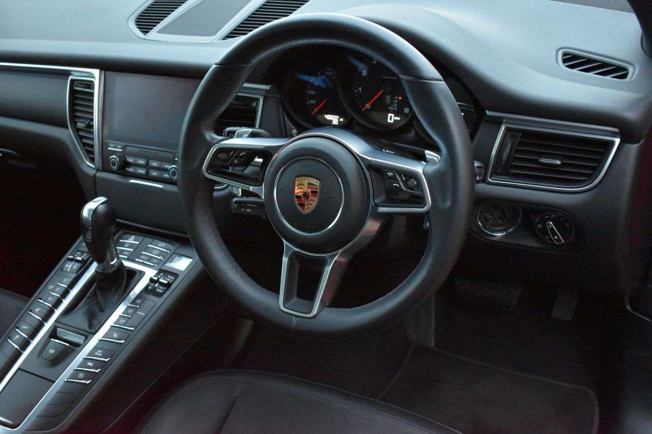 2018 PORSCHE MACAN 2018 PORSCHE MACAN