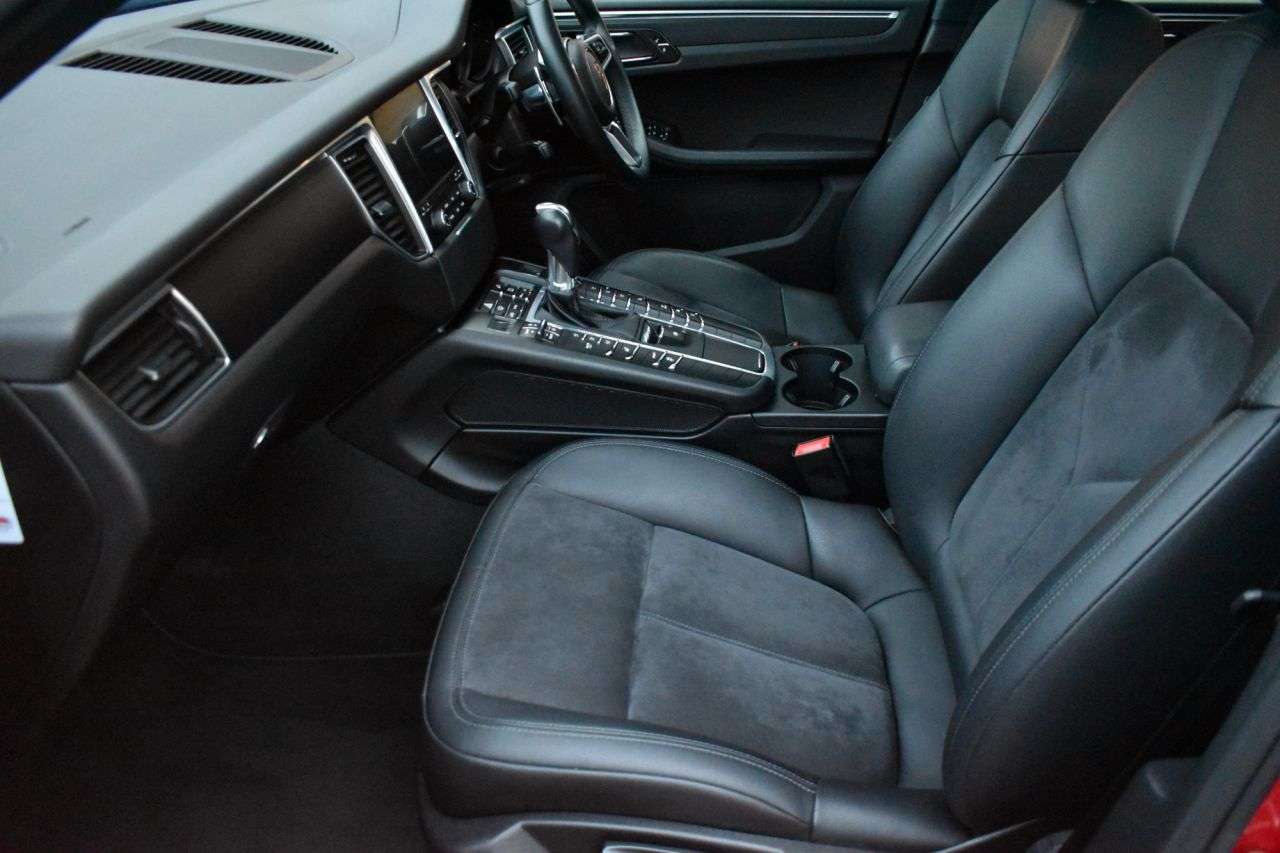 2018 PORSCHE MACAN 2018 PORSCHE MACAN