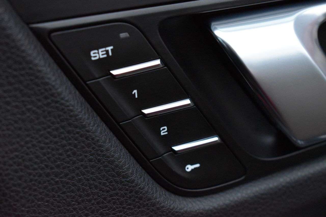 2018 PORSCHE MACAN 2018 PORSCHE MACAN