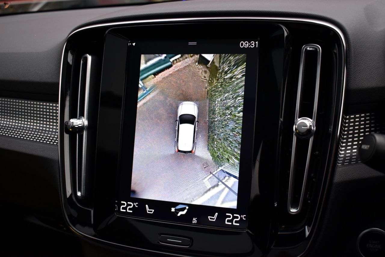 2020 VOLVO XC40 2020 VOLVO XC40