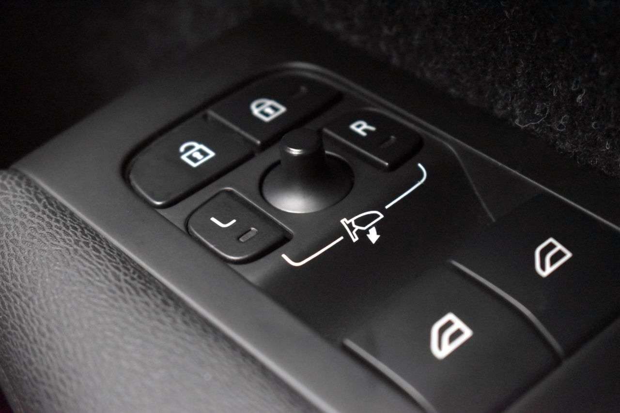 2020 VOLVO XC40 2020 VOLVO XC40