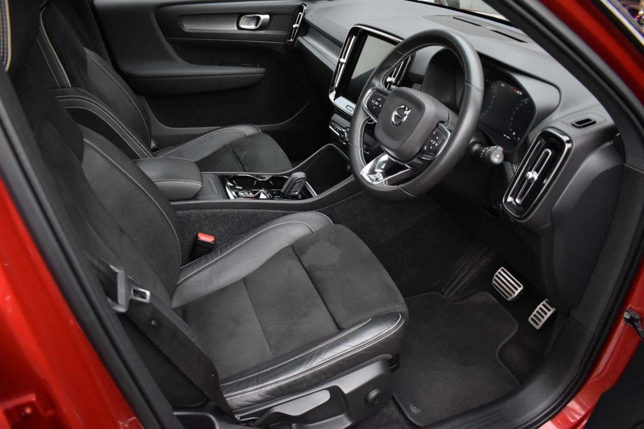 2020 VOLVO XC40 2020 VOLVO XC40