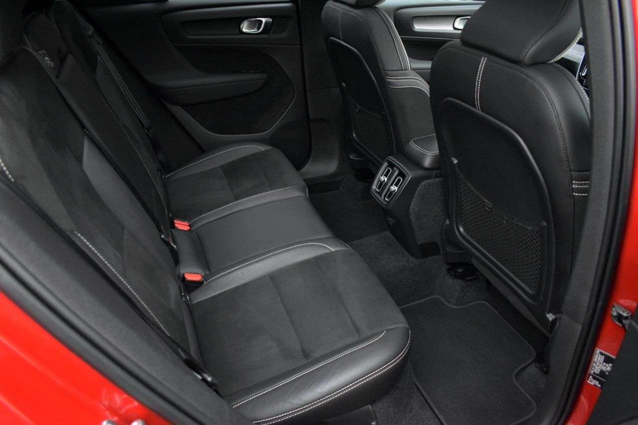 2020 VOLVO XC40 2020 VOLVO XC40