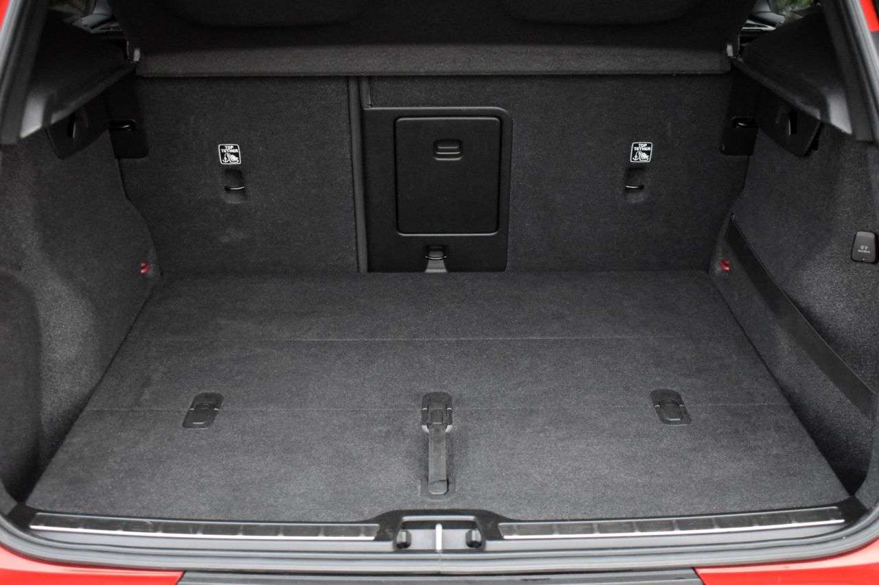 2020 VOLVO XC40 2020 VOLVO XC40