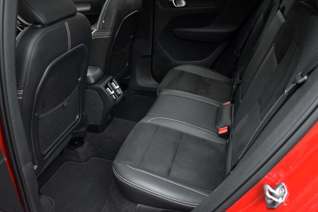 2020 VOLVO XC40 2020 VOLVO XC40