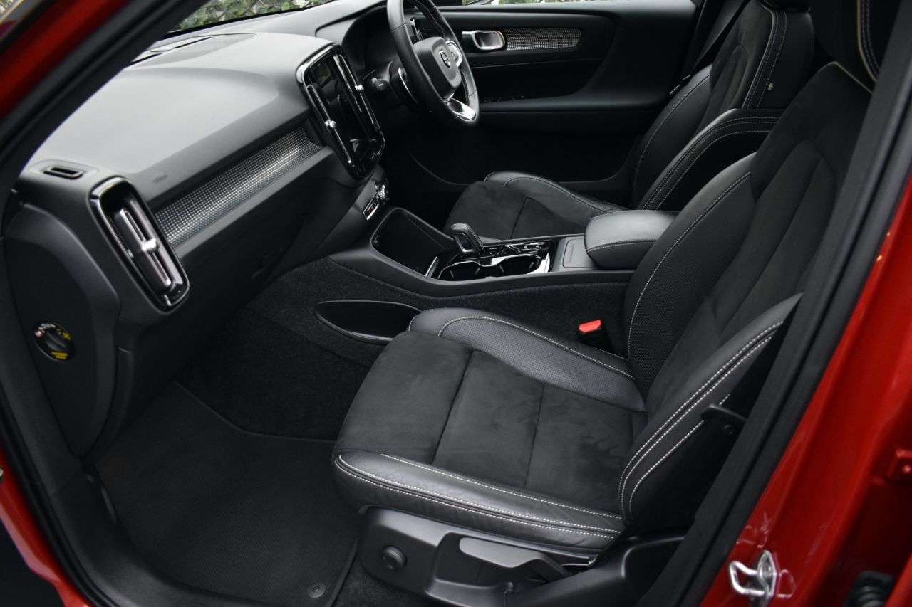 2020 VOLVO XC40 2020 VOLVO XC40