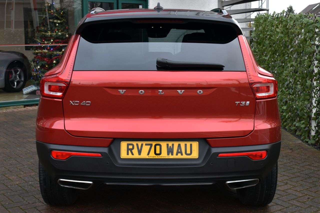 2020 VOLVO XC40 2020 VOLVO XC40