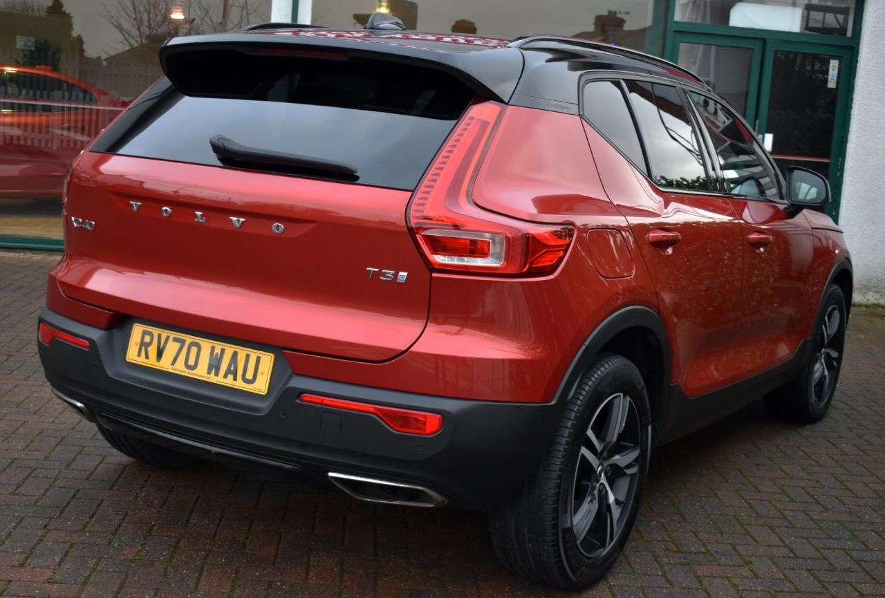 2020 VOLVO XC40 2020 VOLVO XC40
