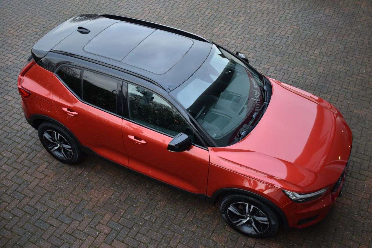 2020 VOLVO XC40 2020 VOLVO XC40