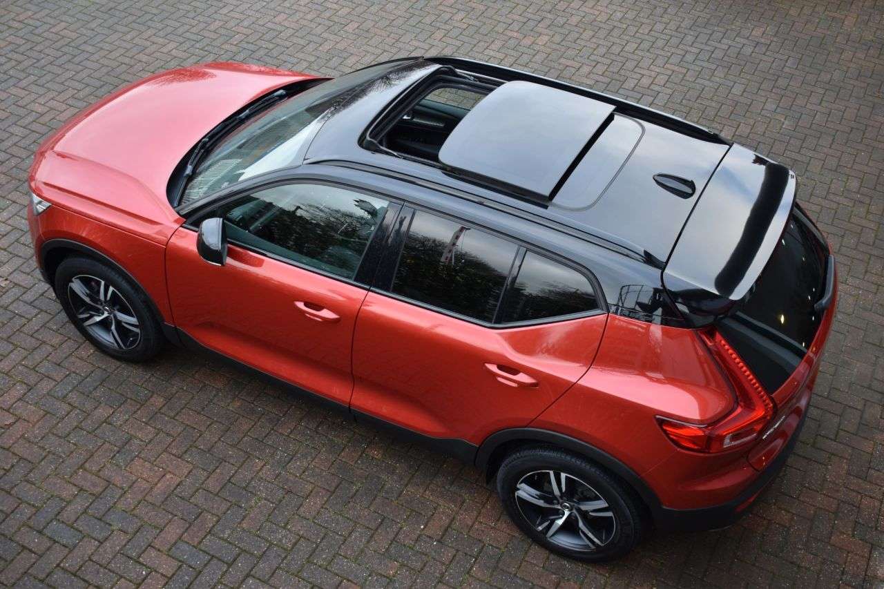 2020 VOLVO XC40 2020 VOLVO XC40