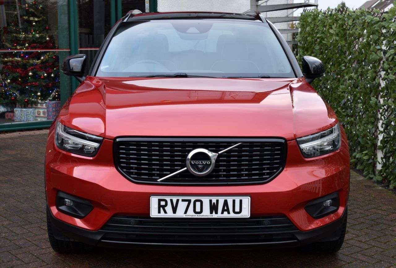 A 2020 VOLVO XC40 1.5 T3 R-DESIGN 5 DOOR 8-SPEED AUTO 161 BHP (EURO 6) A 2020 VOLVO XC40 1.5 T3 R-DESIGN 5 DOOR 8-SPEED AUTO 161 BHP (EURO 6)