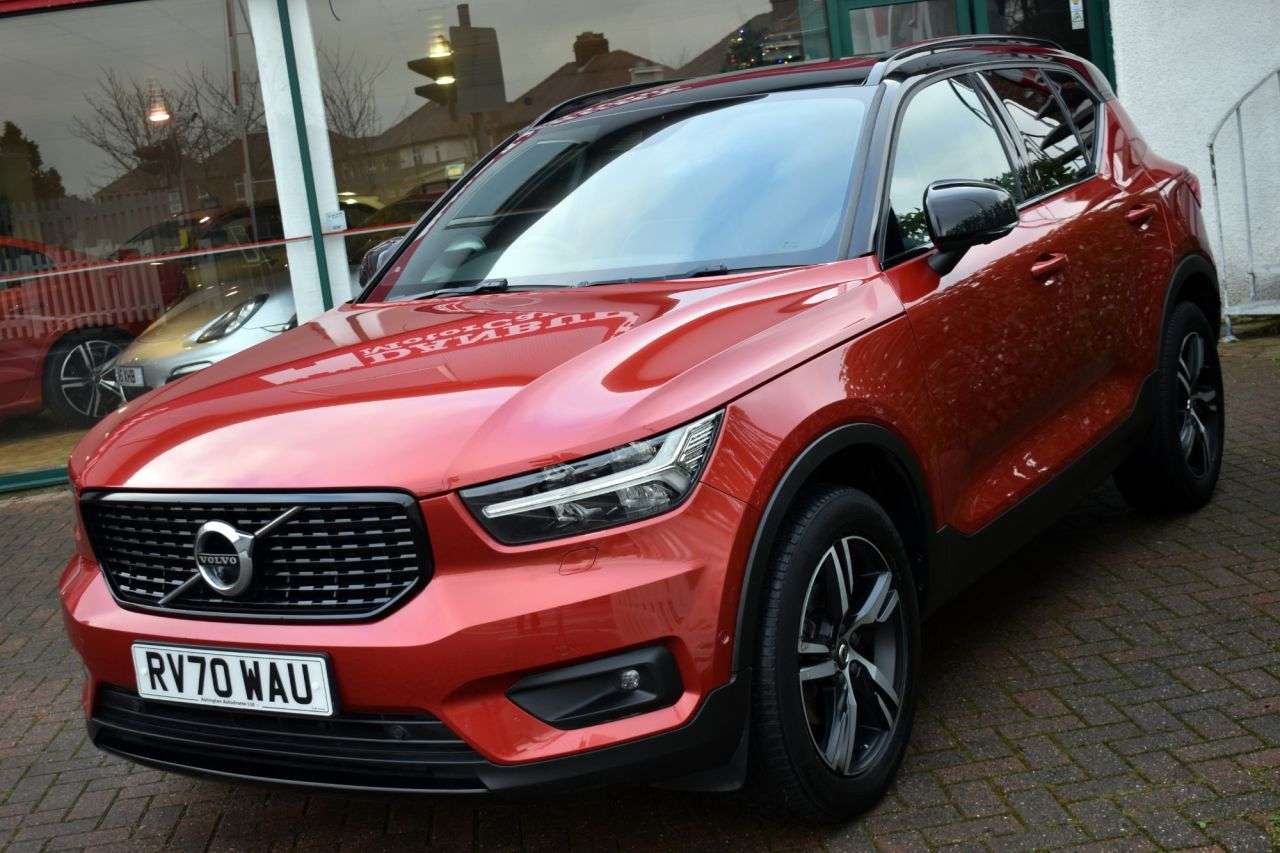 A 2020 VOLVO XC40 1.5 T3 R-DESIGN 5 DOOR 8-SPEED AUTO 161 BHP (EURO 6) A 2020 VOLVO XC40 1.5 T3 R-DESIGN 5 DOOR 8-SPEED AUTO 161 BHP (EURO 6)