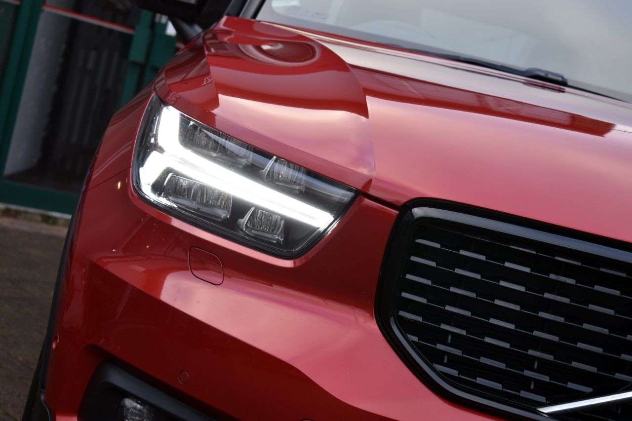 2020 VOLVO XC40 2020 VOLVO XC40