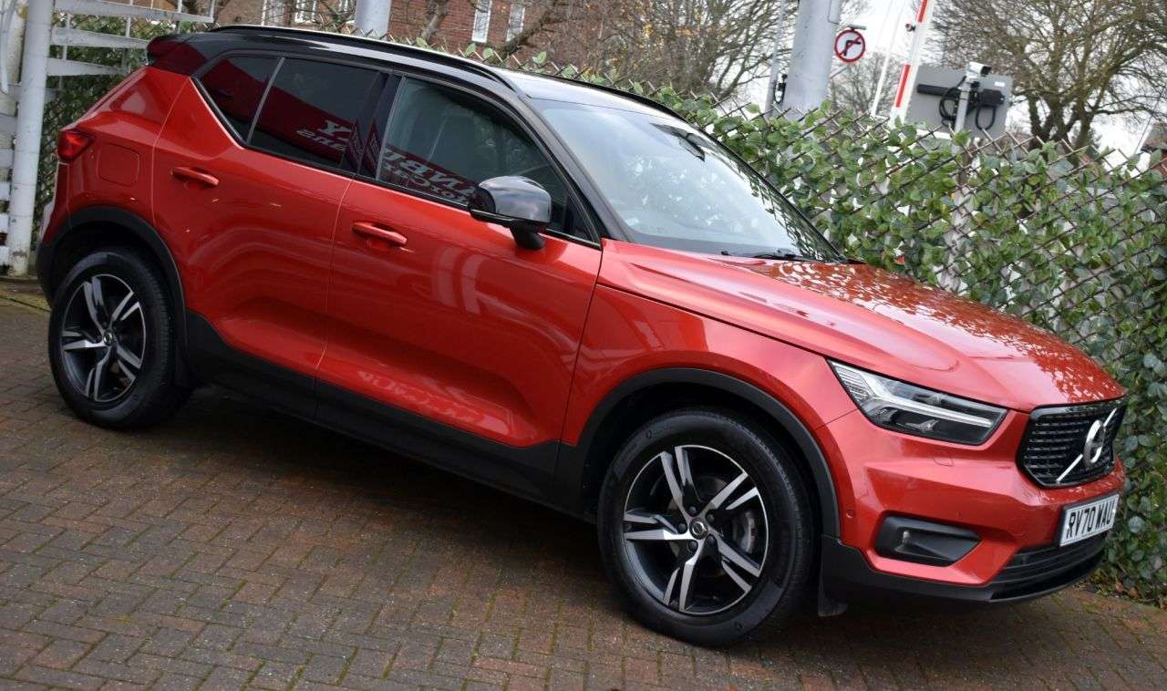 2020 VOLVO XC40 2020 VOLVO XC40