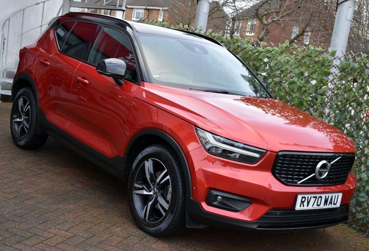 2020 VOLVO XC40 2020 VOLVO XC40