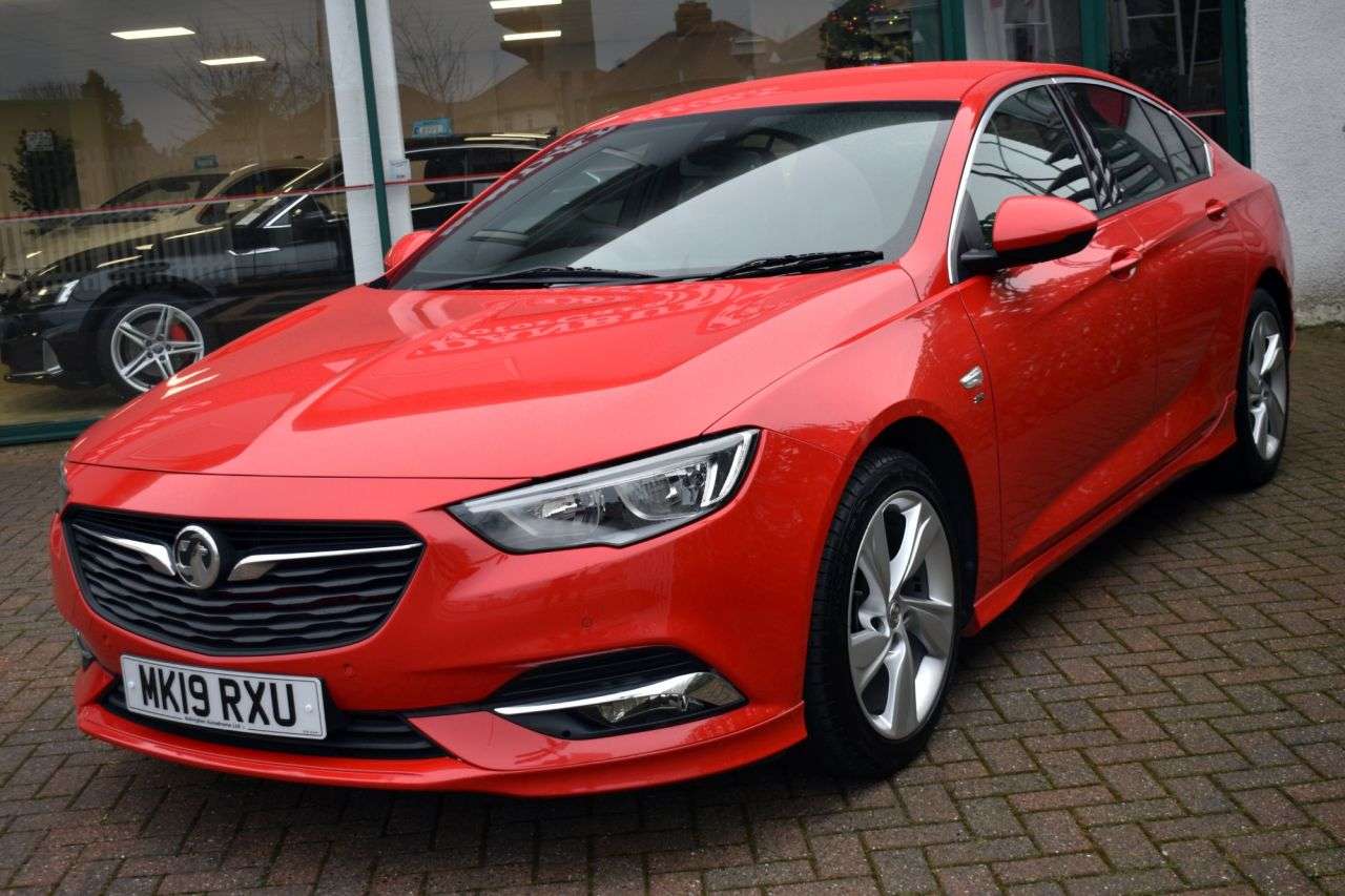 A 2019 VAUXHALL INSIGNIA 1.5T SRi VX-LINE NAV GRAND SPORT 5 DOOR 6-SPEED 163 BHP Apple CarPlay / Rev A 2019 VAUXHALL INSIGNIA 1.5T SRi VX-LINE NAV GRAND SPORT 5 DOOR 6-SPEED 163 BHP Apple CarPlay / Rev