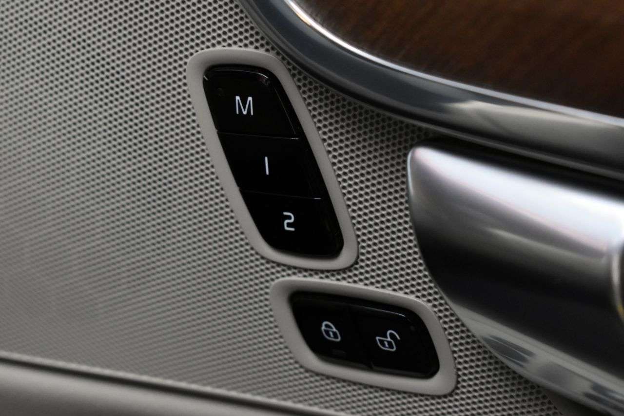 2018 VOLVO S90 2018 VOLVO S90