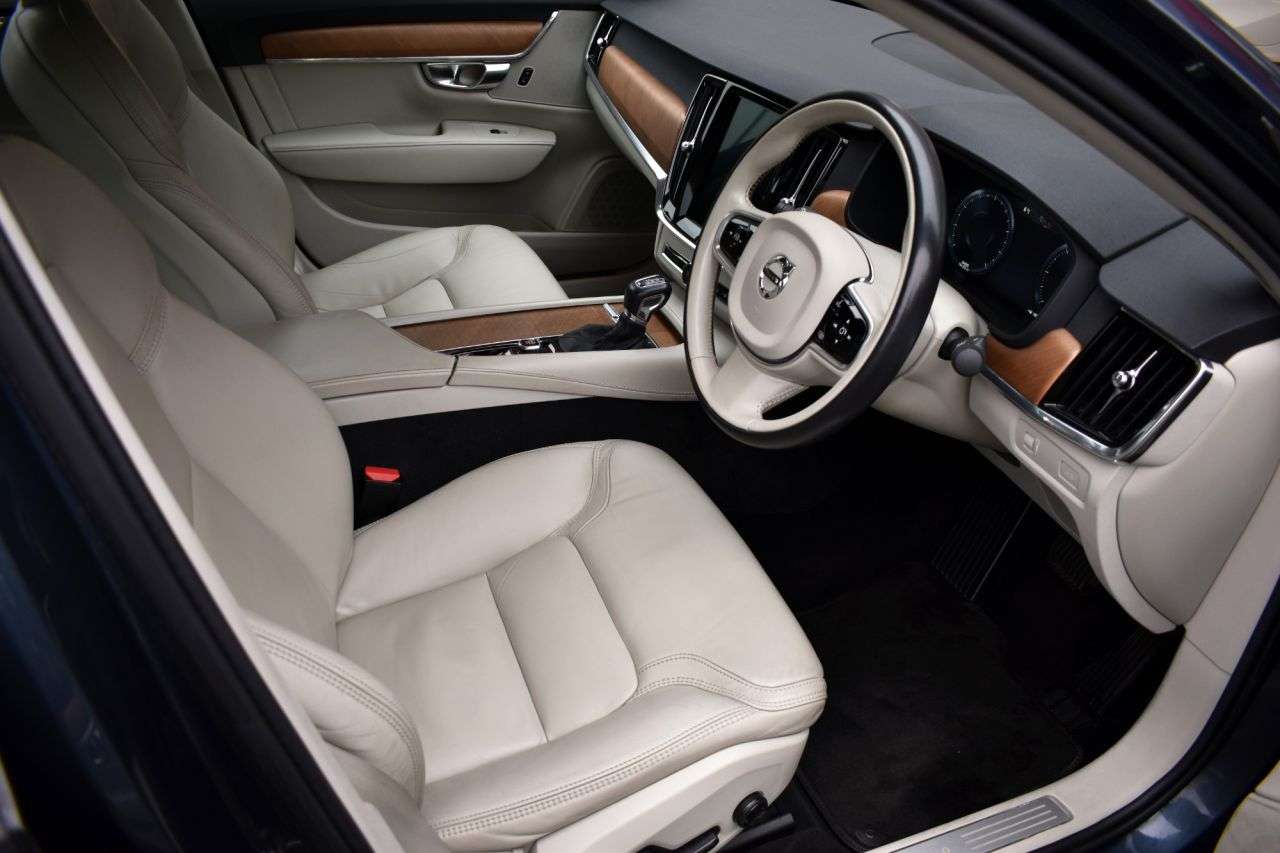 2018 VOLVO S90 2018 VOLVO S90