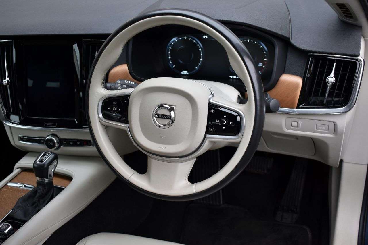 2018 VOLVO S90 2018 VOLVO S90