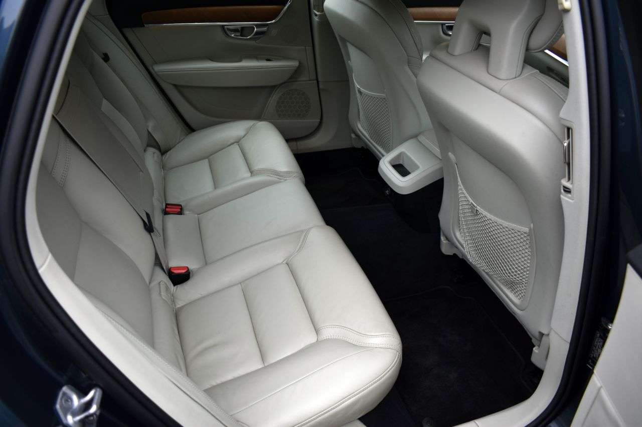 2018 VOLVO S90 2018 VOLVO S90